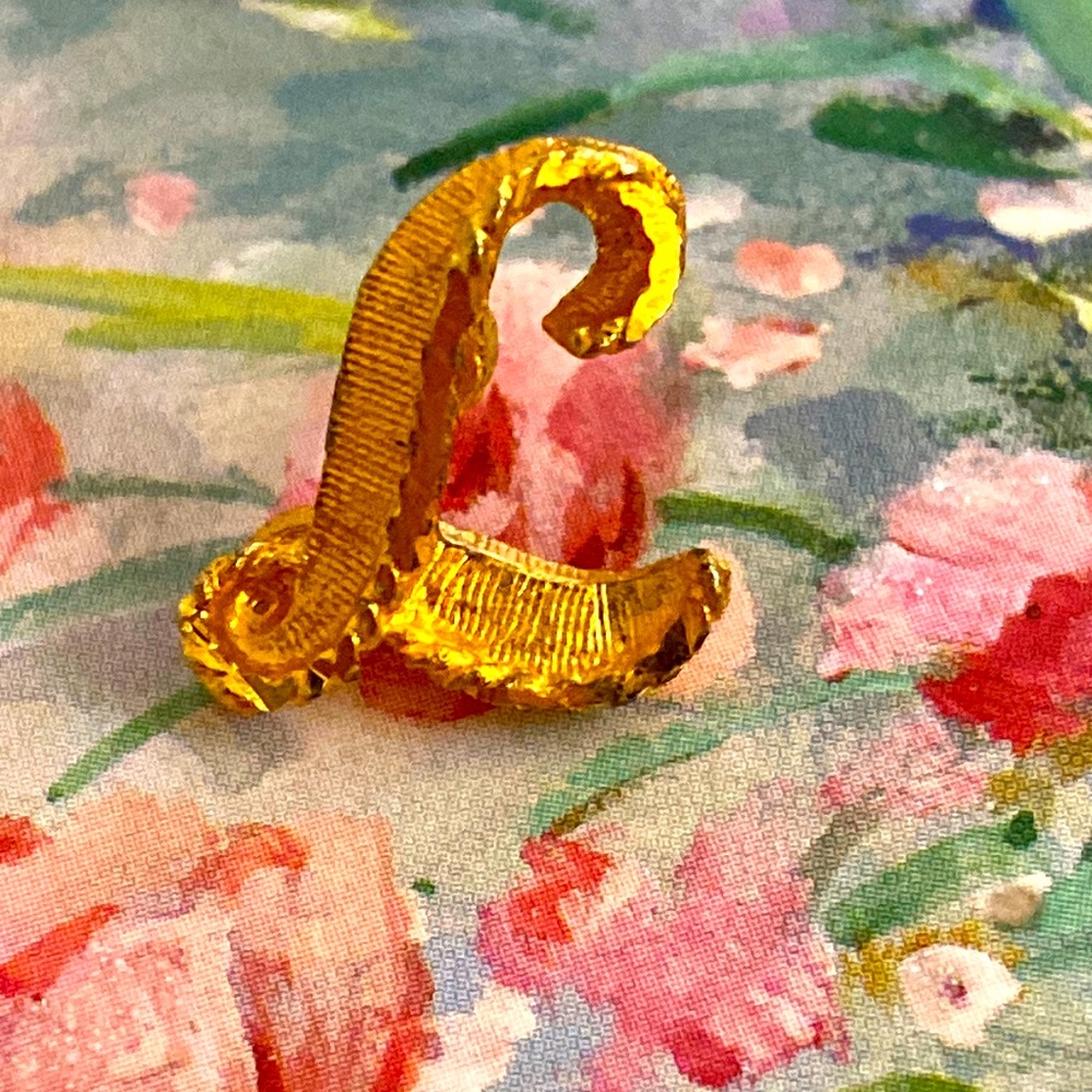 Vintage 80s Tie Tack Pin Letter “L”